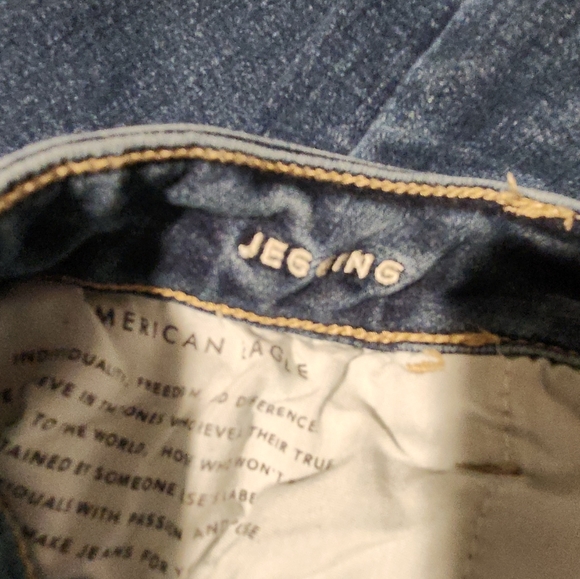 Women's American Eagle Jegging Destroyed Size 10 - Picture 3 of 4